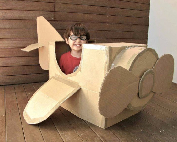 Illustration de l'article : Here are 15 ideas for kids' toys to make with some cardboard boxes... Some genius ideas!