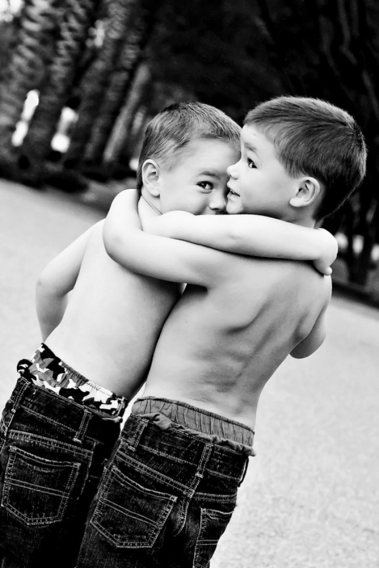 Illustration de l'article : How great it is to have brothers and sisters... These 19 pictures are the perfect proof!