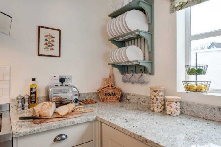 Illustration de l'article : 300 years! That's how old this house is, but when you see the inside, it's hard to believe...