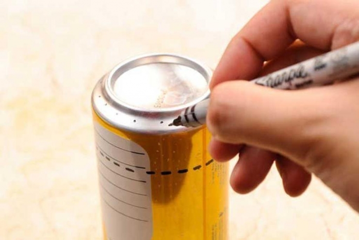 Illustration de l'article : Here's how to make a small stove for your travels, with an empty can.