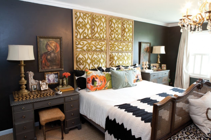 Illustration de l'article : By recycling a wooden screen door, she creates beautiful decorative objects... 13 brilliant ideas!