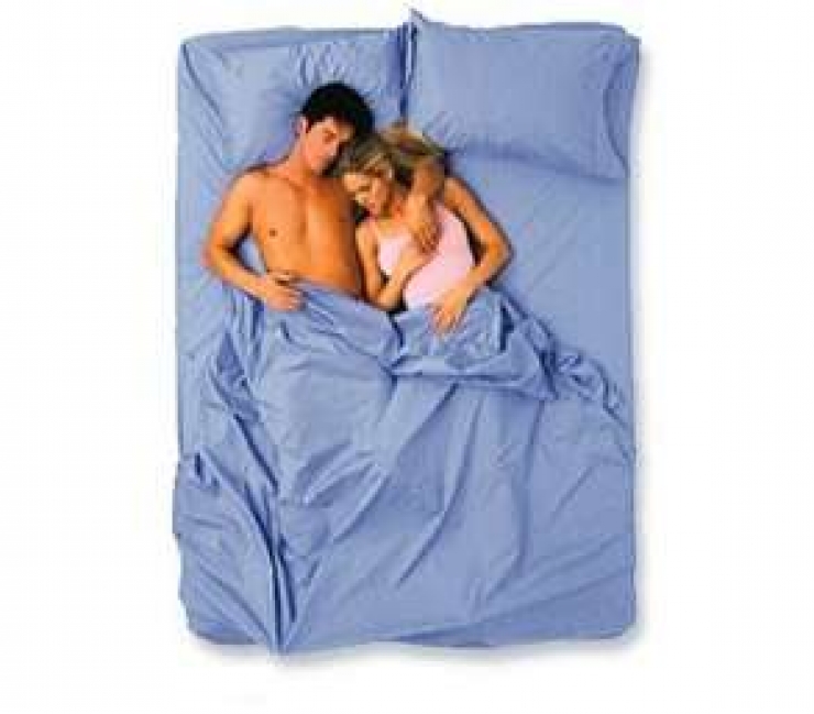 Illustration de l'article : Your sleep position says a lot about your relationship... Surprising!