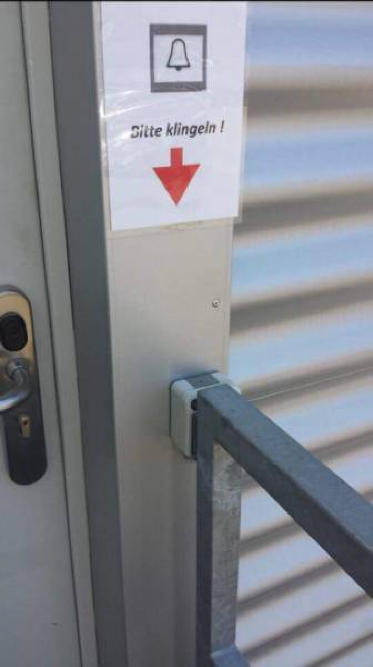 Illustration de l'article : These 17 professionals had one job to do... But they failed miserably!