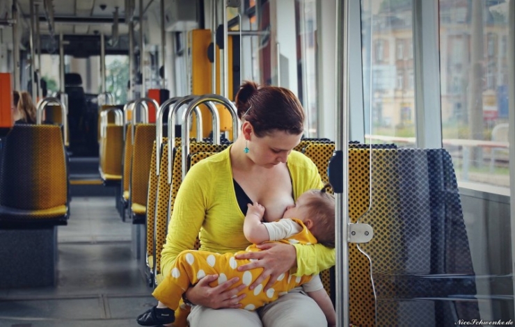 Illustration de l'article : Unbelievable: A driver makes a mother get off of his bus for breastfeeding her child...