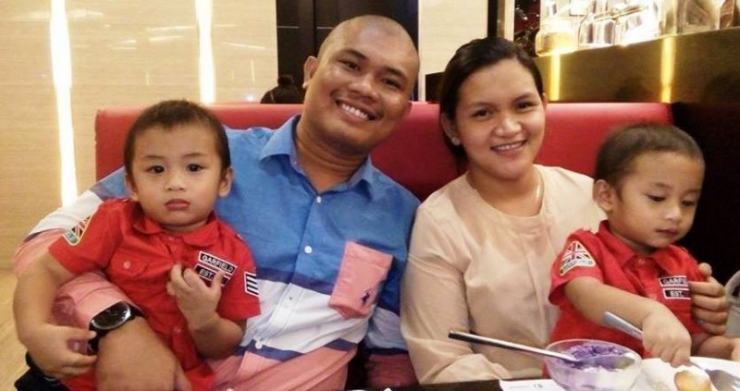 Illustration de l'article : When hit by a motorcyclist, this driver was furious, but when he saw what was on the ground, his heart sank!