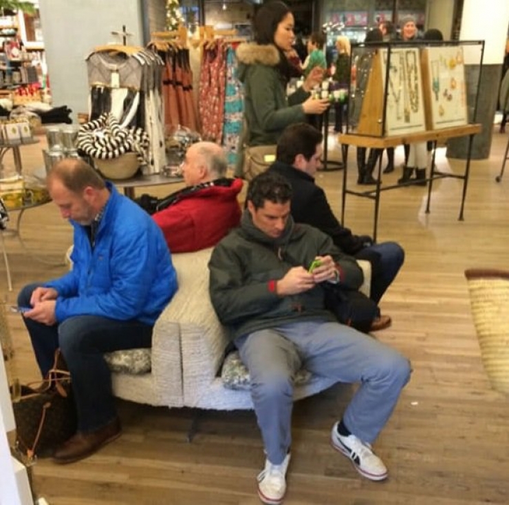 Illustration de l'article : 20 photos proving that the majority of men don’t like to shop...