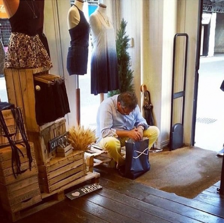 Illustration de l'article : 20 photos proving that the majority of men don’t like to shop...