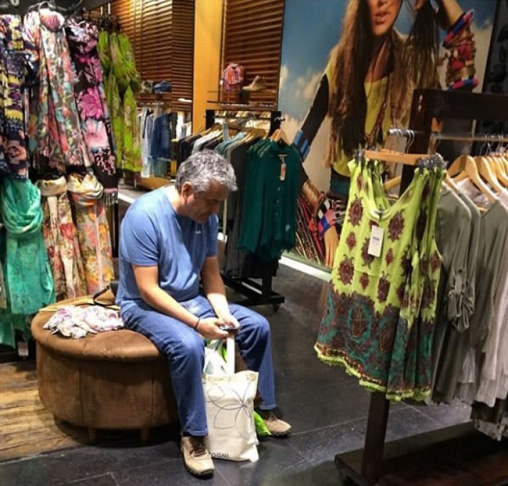 Illustration de l'article : 20 photos proving that the majority of men don’t like to shop...