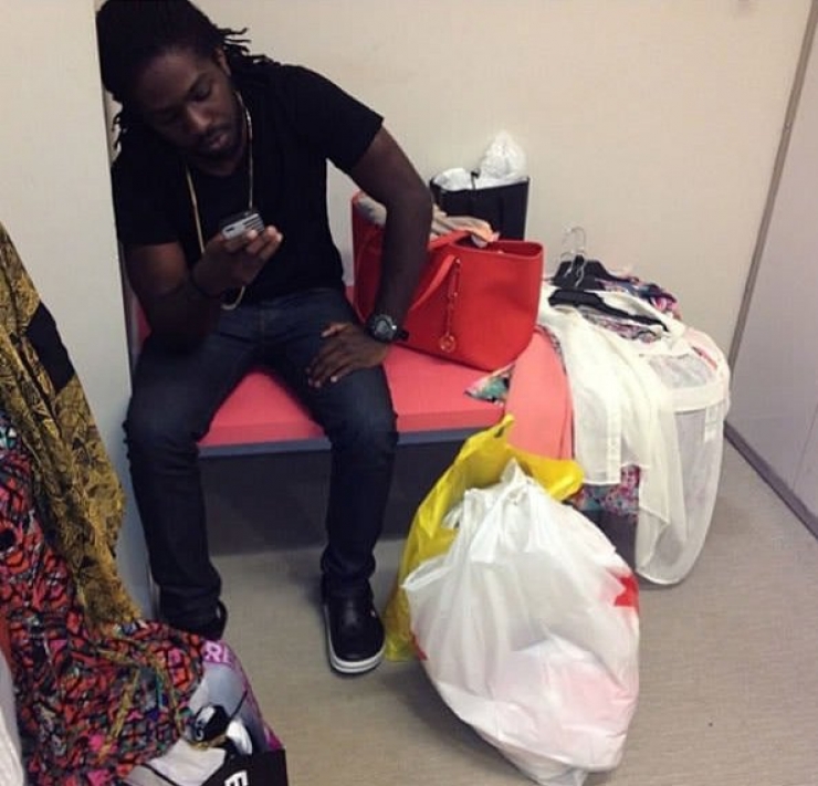 Illustration de l'article : 20 photos proving that the majority of men don’t like to shop...