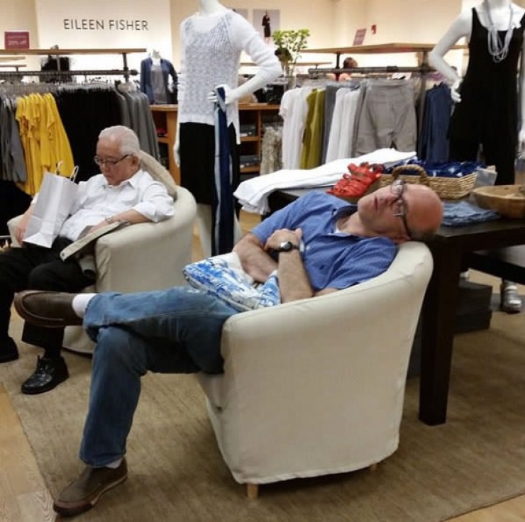 Illustration de l'article : 20 photos proving that the majority of men don’t like to shop...