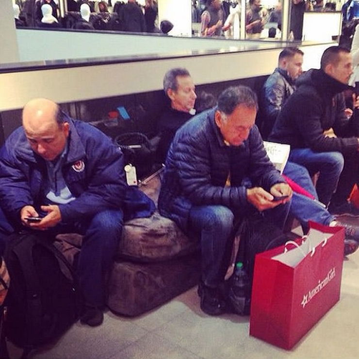 Illustration de l'article : 20 photos proving that the majority of men don’t like to shop...