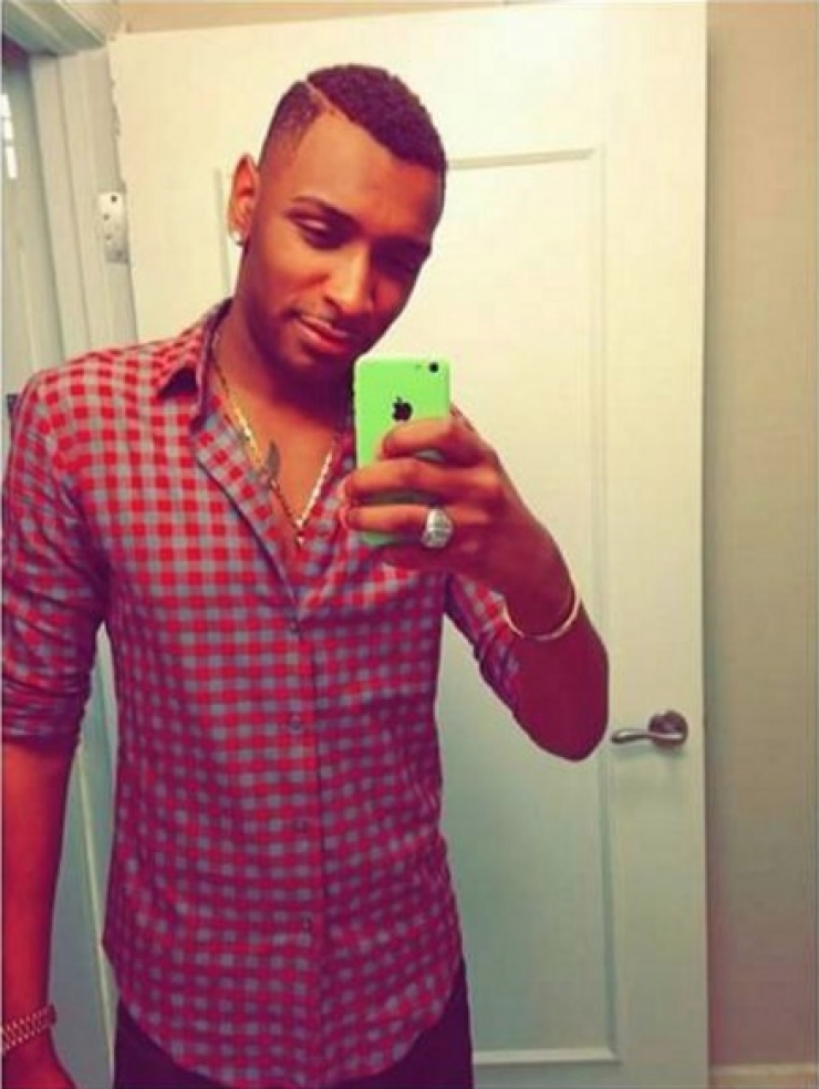 Illustration de l'article : This young 30-year old was in the bathroom while the killer was attacking the club... Here are the last text messages he sent to his mom!