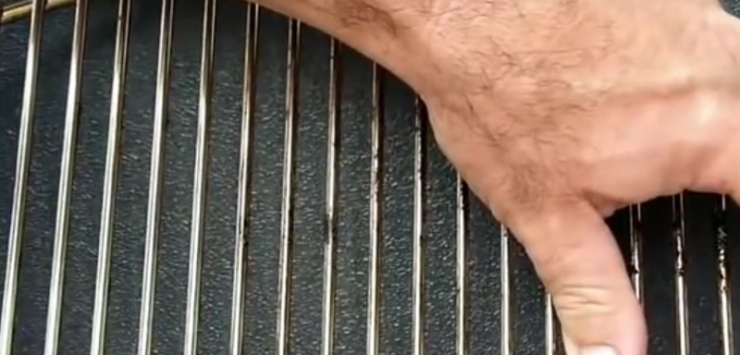 Illustration de l'article : What she smears on her bottom, we all have at home &ndash; but no one uses it!