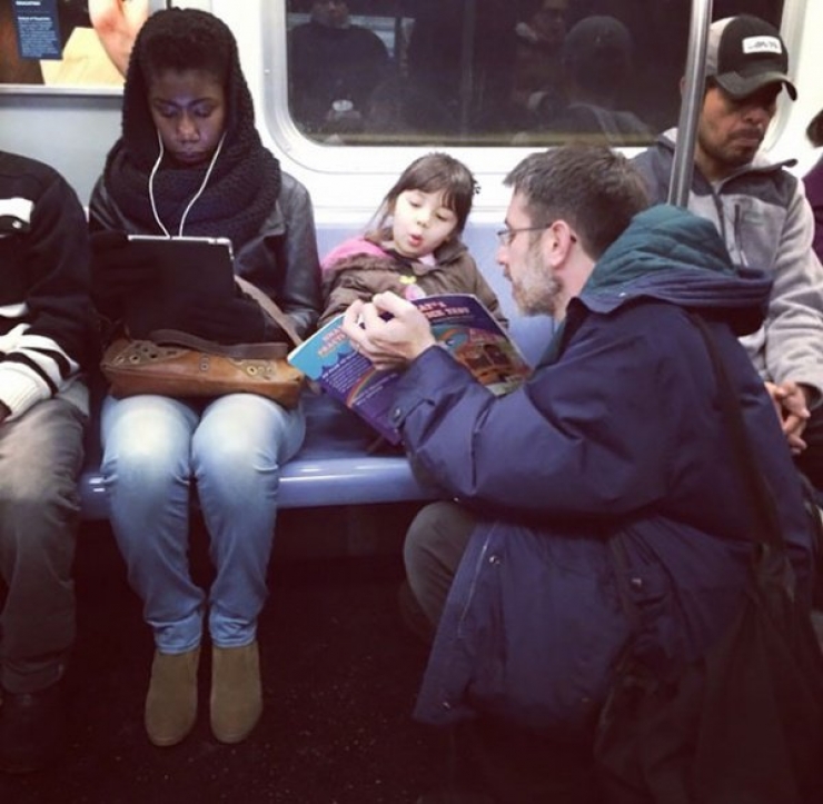 Illustration de l'article : A father will do anything for his child! These 17 photos prove it, and it's so cute...