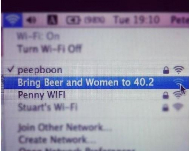 Illustration de l'article : When the WiFi name becomes a massive weapon of war between neighbors... 22 photos !