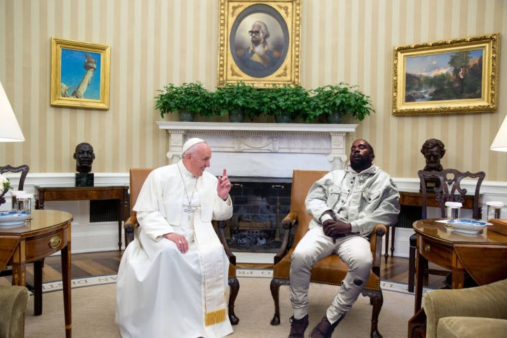 Illustration de l'article : Kanye West falls asleep and internet users have some fun Photoshopping him...