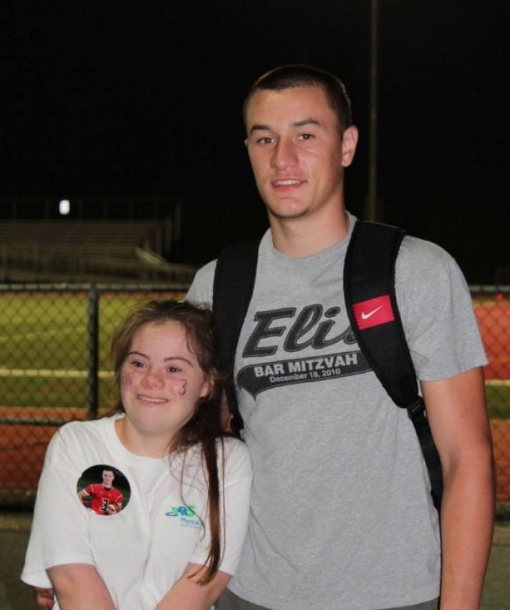 Illustration de l'article : 7 years later, he makes good on the promise he made this girl... Kudos to him!