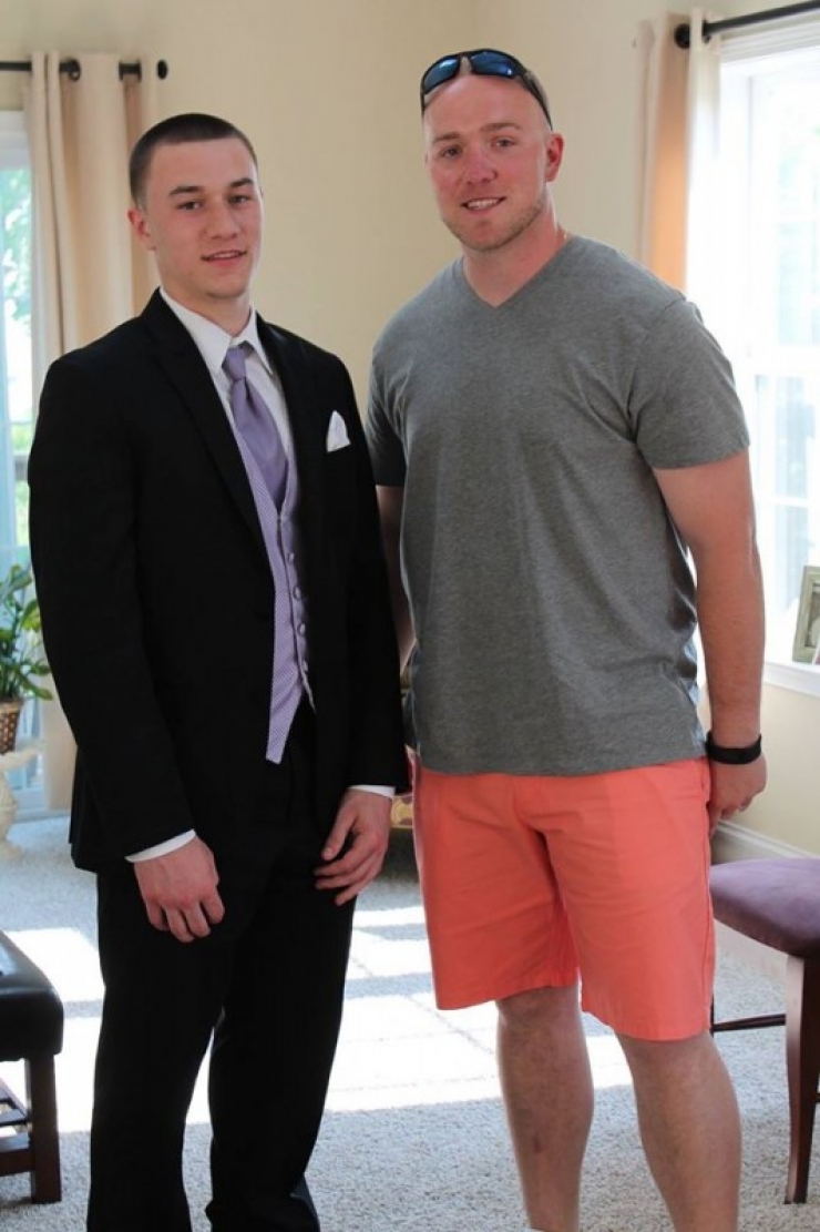 Illustration de l'article : 7 years later, he makes good on the promise he made this girl... Kudos to him!