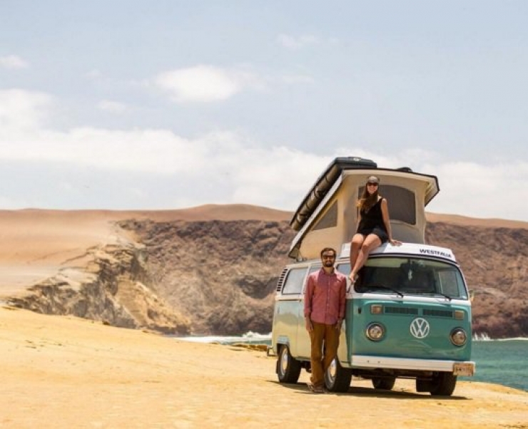 Illustration de l'article : These 5 couples dropped everything to go road tripping in just a van... Some pictures that will make you want to do the same!