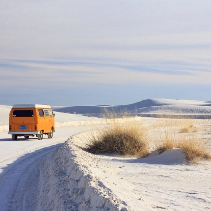 Illustration de l'article : These 5 couples dropped everything to go road tripping in just a van... Some pictures that will make you want to do the same!