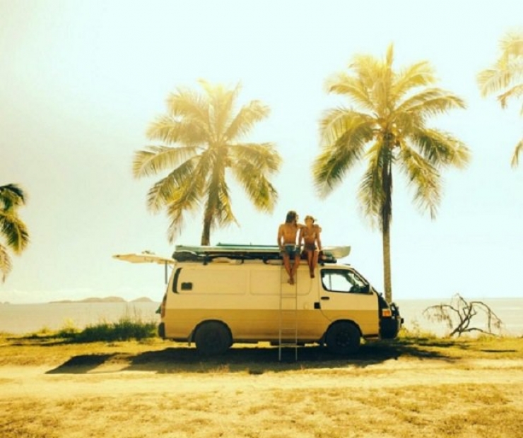 Illustration de l'article : These 5 couples dropped everything to go road tripping in just a van... Some pictures that will make you want to do the same!