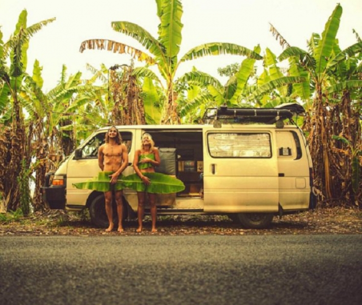 Illustration de l'article : These 5 couples dropped everything to go road tripping in just a van... Some pictures that will make you want to do the same!