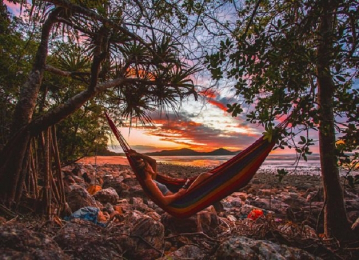 Illustration de l'article : These 5 couples dropped everything to go road tripping in just a van... Some pictures that will make you want to do the same!