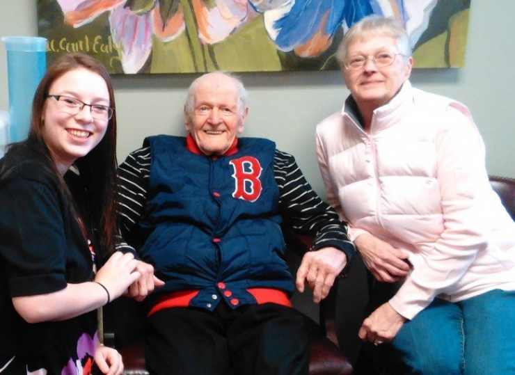 Illustration de l'article : At 98 years old, this elderly man made a crazy bet with his daughter. He quickly became an internet celebrity for a day!