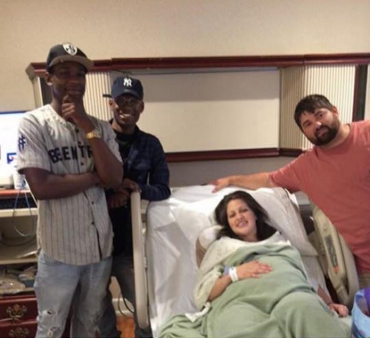 Illustration de l'article : For the birth of her baby, a mother sends a text to the wrong number. What happened next is just huge!