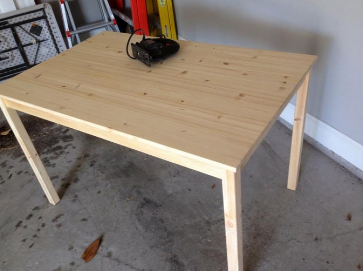 Illustration de l'article : She cut 2 holes in an Ikea table to create an amazing project!