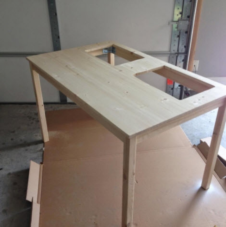 Illustration de l'article : She cut 2 holes in an Ikea table to create an amazing project!