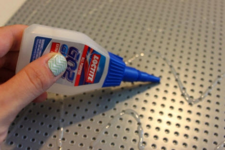 Illustration de l'article : She cut 2 holes in an Ikea table to create an amazing project!