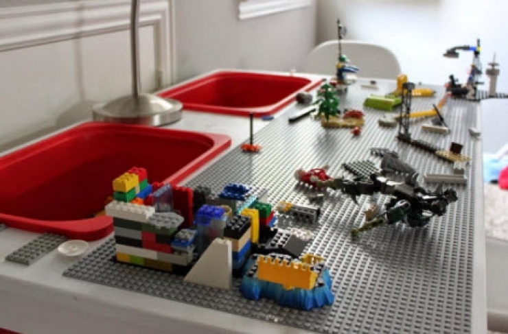 Illustration de l'article : She cut 2 holes in an Ikea table to create an amazing project!