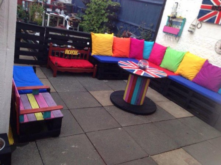 Illustration de l'article : This dirty pallet doesn’t look like much, but when you see this, you’ll want to do it for yourself!