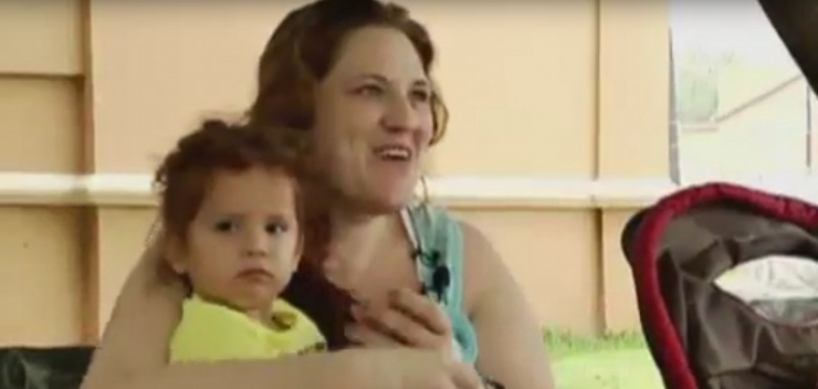 Illustration de l'article : 3 years after the death of the father, a policeman meets the six children of the deceased, barefoot in a store! A scene that would break your heart...