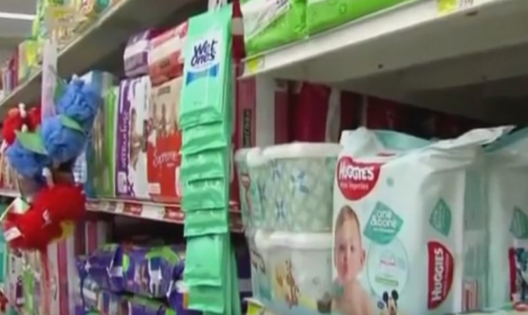 Illustration de l'article : 3 years after the death of the father, a policeman meets the six children of the deceased, barefoot in a store! A scene that would break your heart...