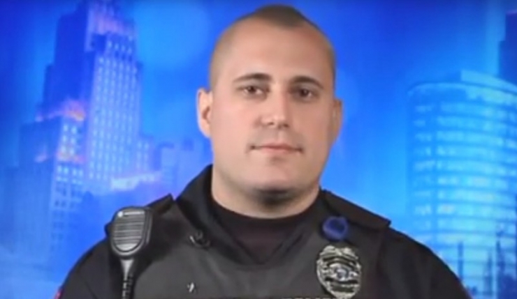 Illustration de l'article : 3 years after the death of the father, a policeman meets the six children of the deceased, barefoot in a store! A scene that would break your heart...