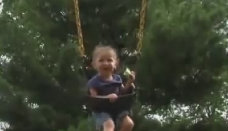 Illustration de l'article : 3 years after the death of the father, a policeman meets the six children of the deceased, barefoot in a store! A scene that would break your heart...
