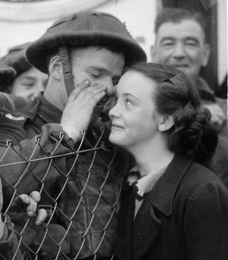 Illustration de l'article : Love endures through photos, even though war separated these couples... Proof with these 12 images!