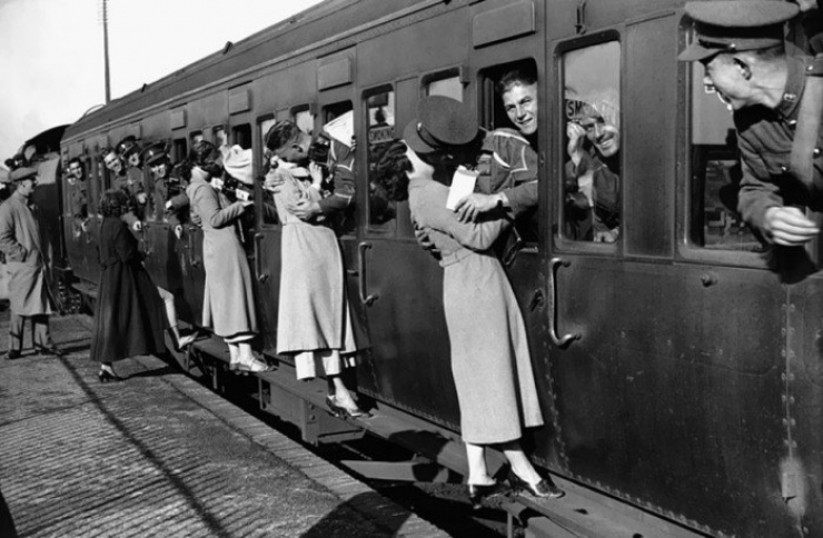 Illustration de l'article : Love endures through photos, even though war separated these couples... Proof with these 12 images!