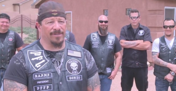 Illustration de l'article : A little 5-year old girl gets beat up on the street... And then these bikers come along!