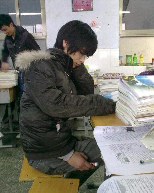 Illustration de l'article : 25 great ideas for cheating in class! Which ones are the coolest?