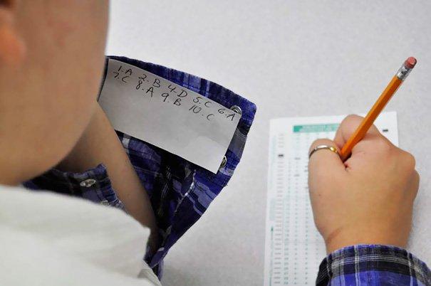 Illustration de l'article : 25 great ideas for cheating in class! Which ones are the coolest?