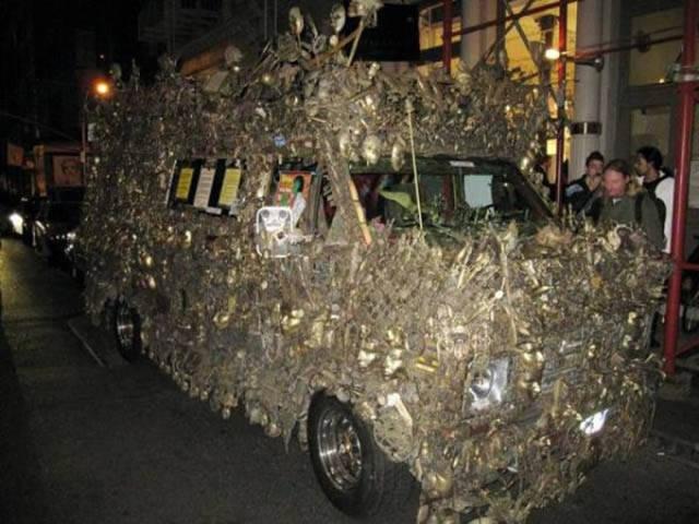 Illustration de l'article : The 30 craziest cars in the world!