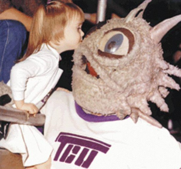 Illustration de l'article : 24 completely freaky mascots from the past!
