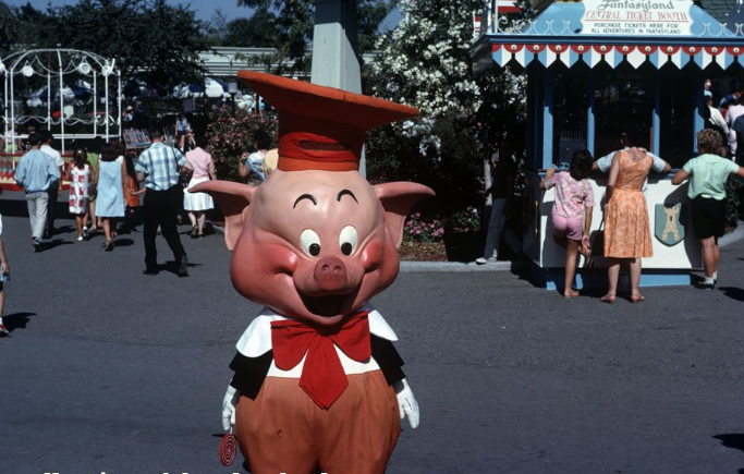 Illustration de l'article : 24 completely freaky mascots from the past!