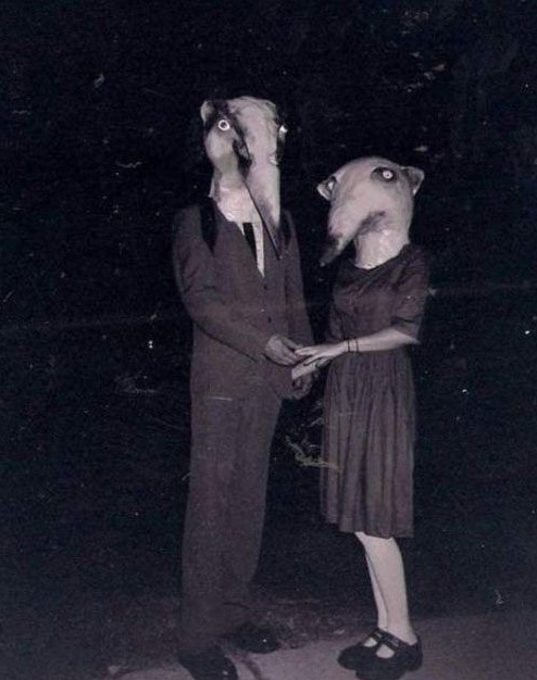 Illustration de l'article : 24 completely freaky mascots from the past!
