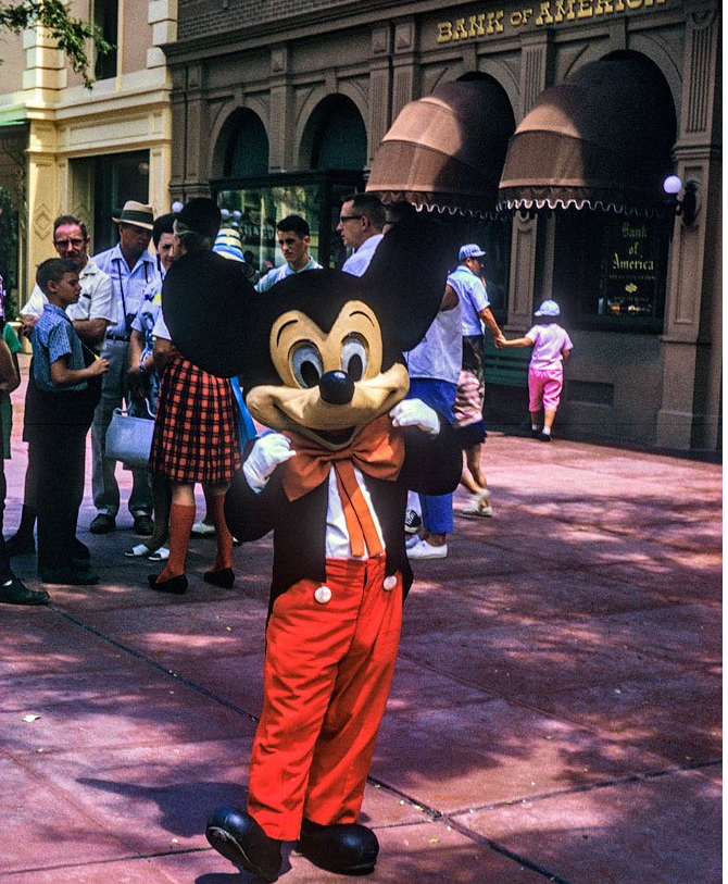 Illustration de l'article : 24 completely freaky mascots from the past!