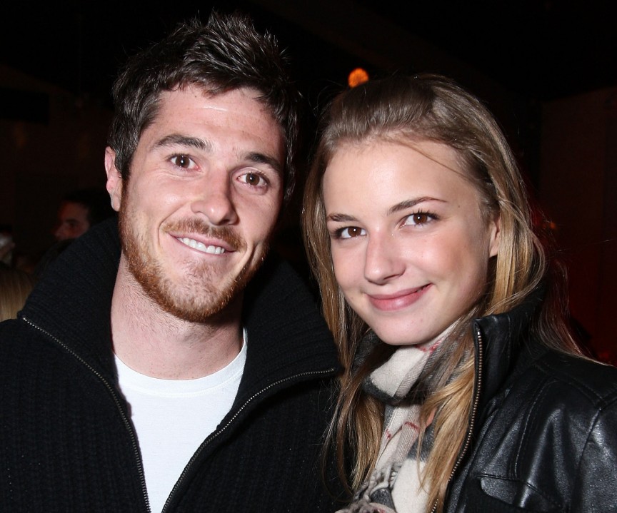 Illustration de l'article : 12 celebrities who play brothers and sisters on TV who are or were couples in real life