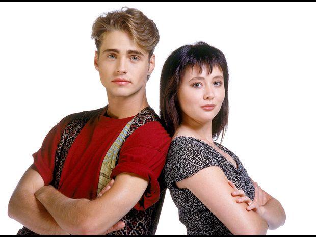 Illustration de l'article : 12 celebrities who play brothers and sisters on TV who are or were couples in real life